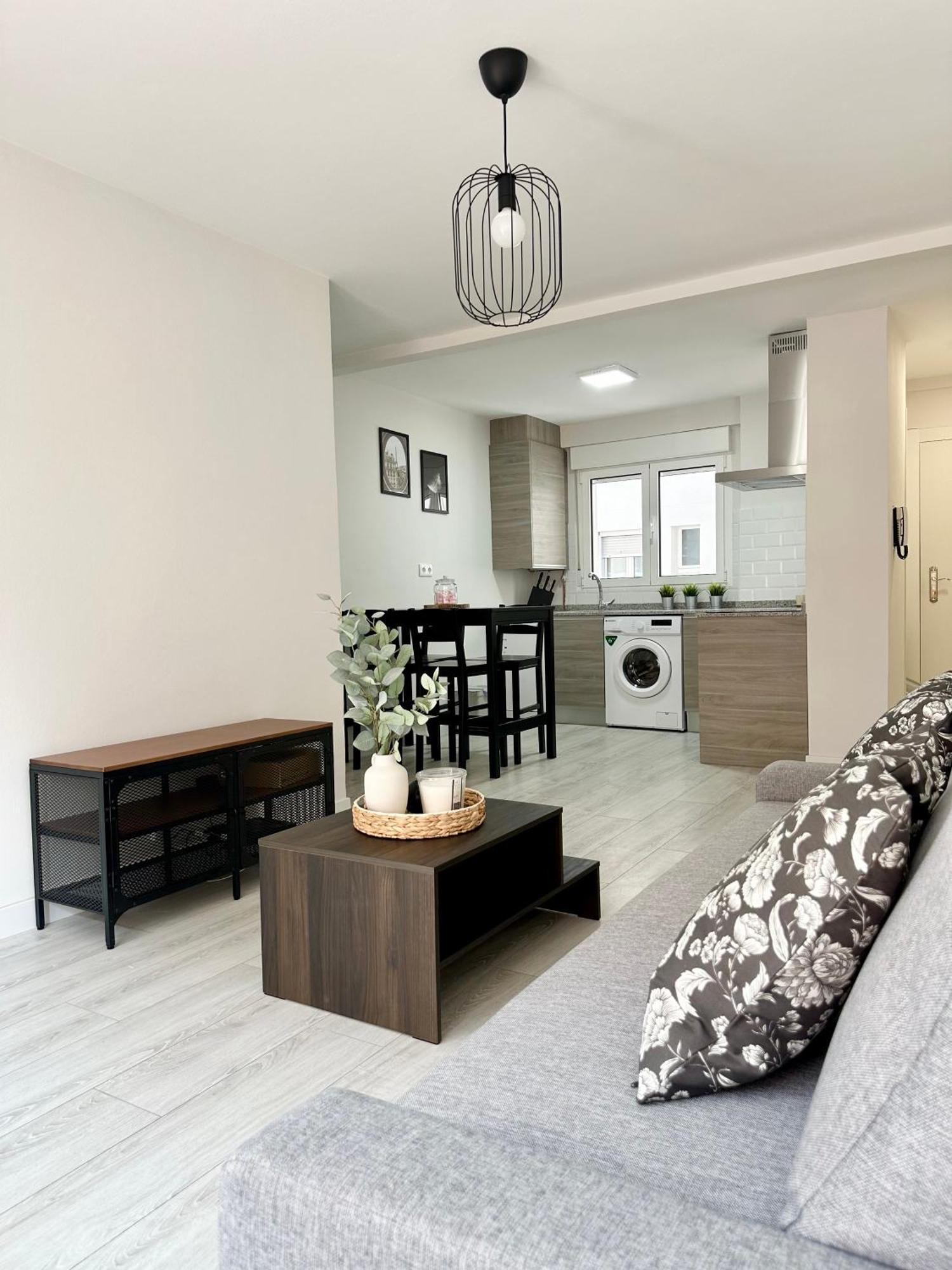 Cozy Flat 5 Mins From The Beach Gijón Esterno foto