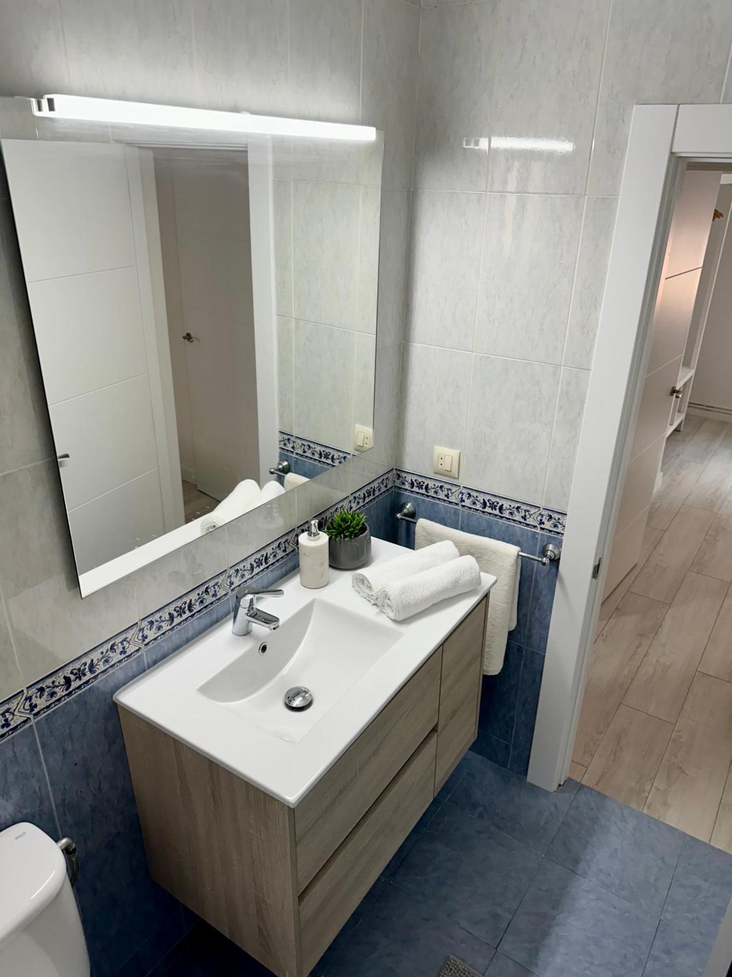 Cozy Flat 5 Mins From The Beach Gijón Esterno foto